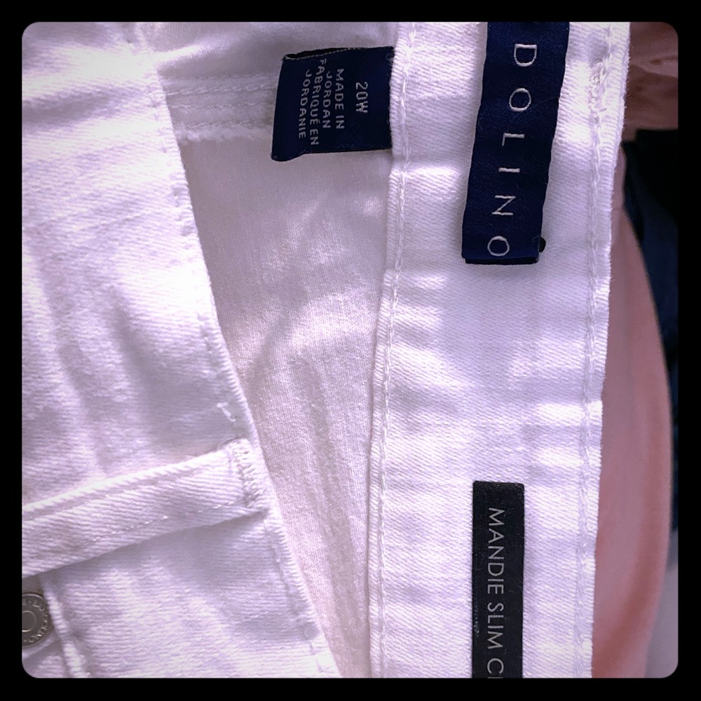 Bandolino white crop Jeans.